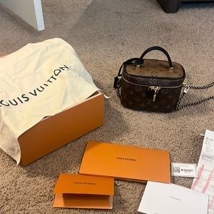 Authentic vanity PM Louis Vuitton